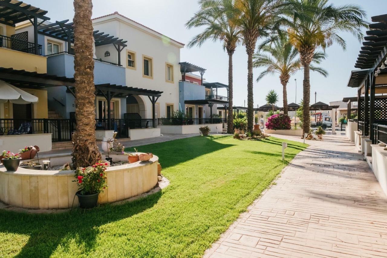 Aphrodite Gardens No.9 Luxury Apt Pafos Exterior foto